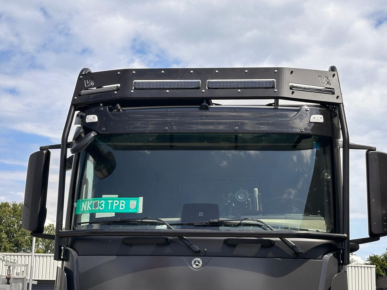 Dakrek voor de Mercedes Arocs 6x6 overlander truck. Op maat gemaakt vanuit 3D scan van de cabine.