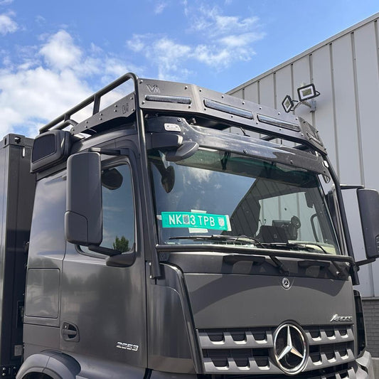 Dakrek voor de Mercedes Arocs 6x6 overlander truck. Op maat gemaakt vanuit 3D scan van de cabine.