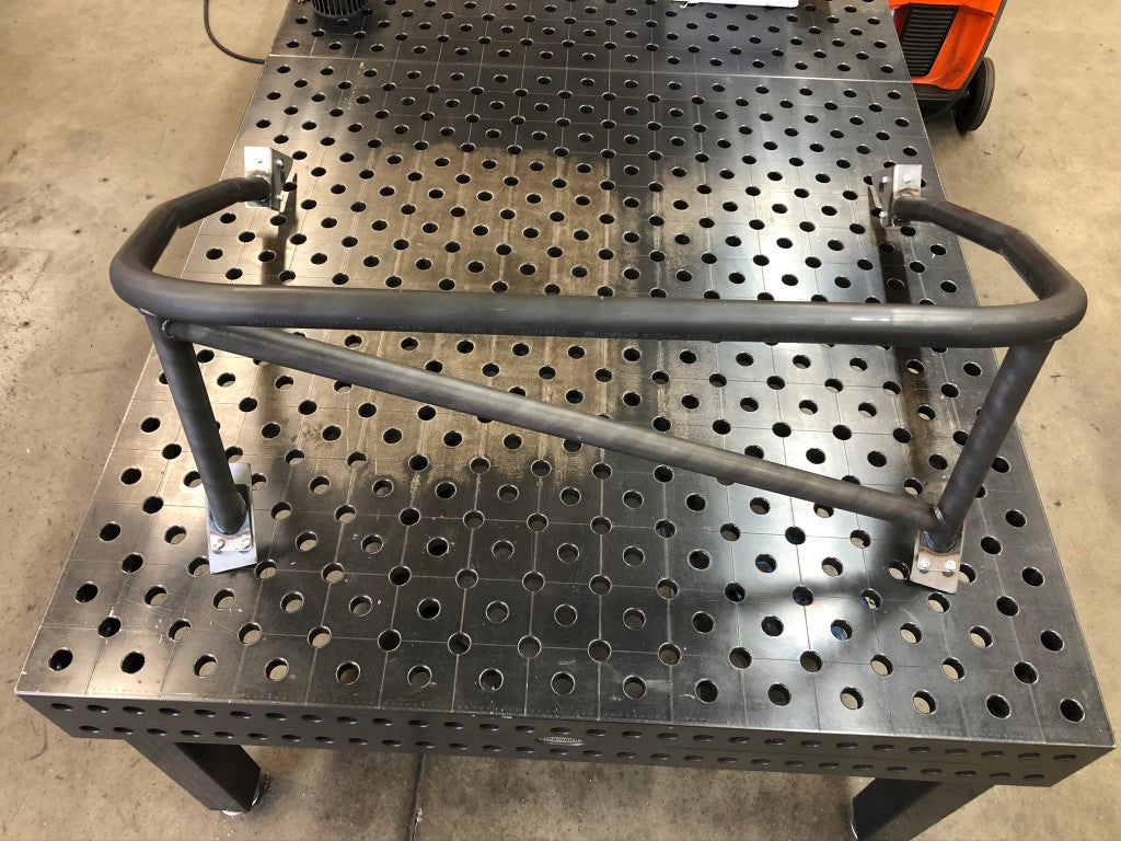 Schroefkooi voor Datsun 240Z, rolbeugel achter de stoelen.