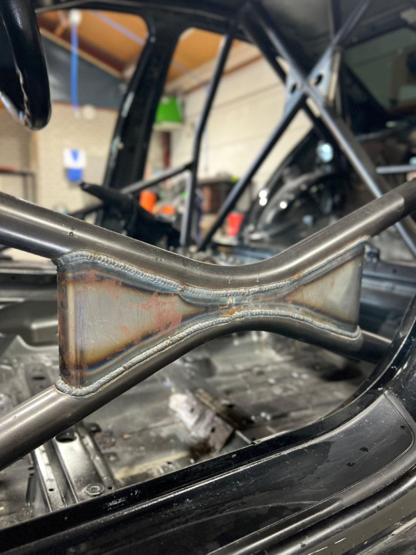 FIA-gecertificeerde weld-in rolkooi voor BMW E90 3-serie, geoptimaliseerd voor circuit en rally