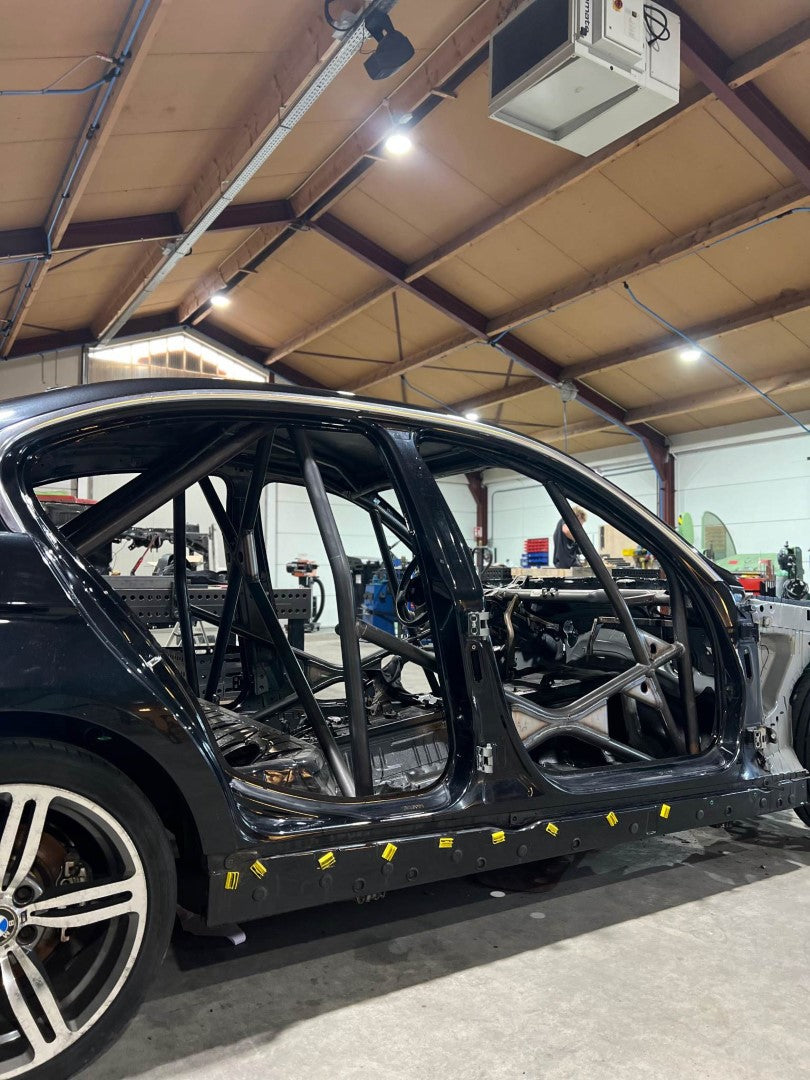 FIA-gecertificeerde weld-in rolkooi voor BMW E90 3-serie, geoptimaliseerd voor circuit en rally