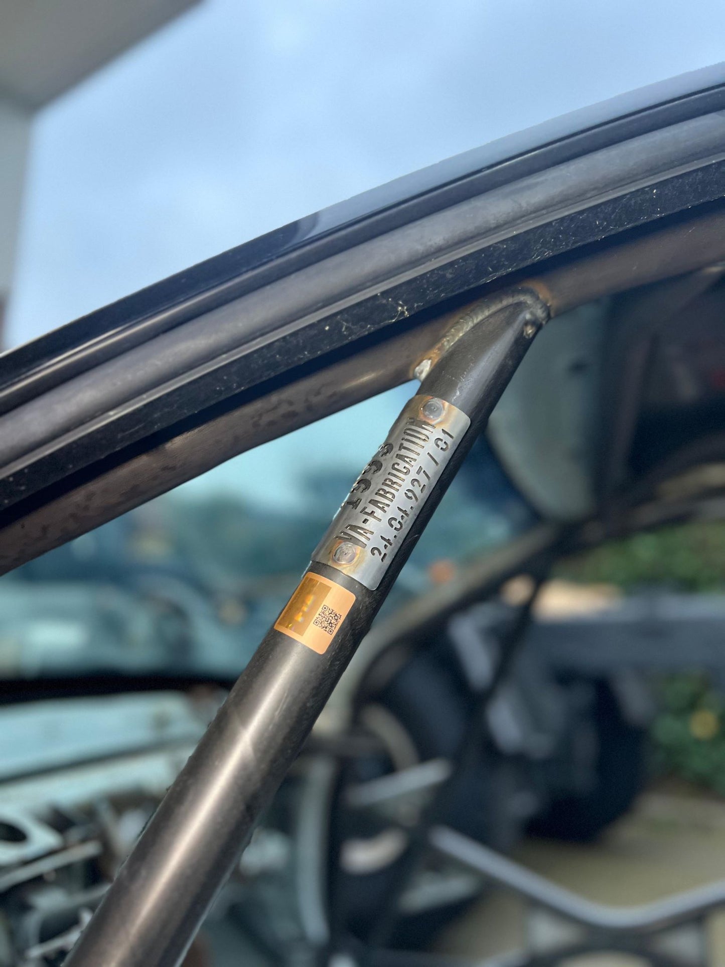 FIA gehomologeerde rolkooi voor BMW E92 M3, gelaste laskooi met verstevigingen, ontworpen voor circuit en rallysport.