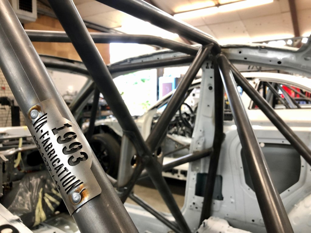 FIA-gecertificeerde rolkooi voor BMW F22 2-serie, ontworpen volgens FIA Homologatie Reglement voor maximale veiligheid, chassisstijfheid en pasvorm.