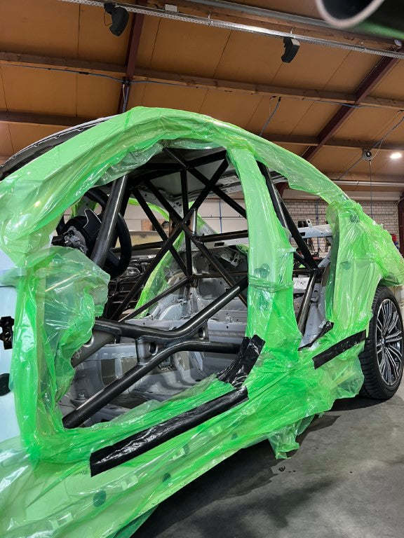 FIA / KNAF gecertificeerde rolkooi voor BMW G20 3-serie, ontworpen volgens FIA-homologatie voor maximale veiligheid, chassisstijfheid en perfecte pasvorm.