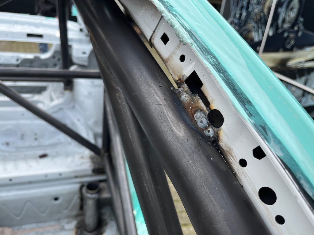 FIA / KNAF gecertificeerde rolkooi voor BMW F87 M2 3-serie, ontworpen volgens FIA-homologatie voor maximale veiligheid, chassisstijfheid en perfecte pasvorm.