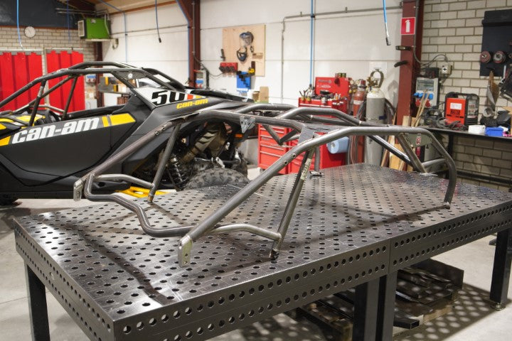 Robuuste rolkooi voor de Can-Am Maverick R, ontworpen voor rallytoepassingen, met behoud van de mogelijkheid om alle originele accessoires te gebruiken.