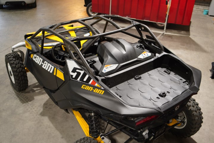 Robuuste rolkooi voor de Can-Am Maverick R, ontworpen voor rallytoepassingen, met behoud van de mogelijkheid om alle originele accessoires te gebruiken.