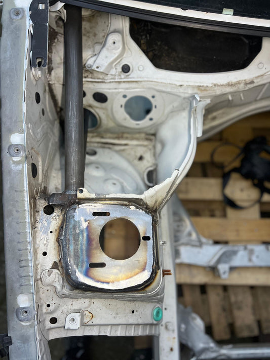 Verstevigde topmounts of ingelaste camberplaten voor camber verstelling