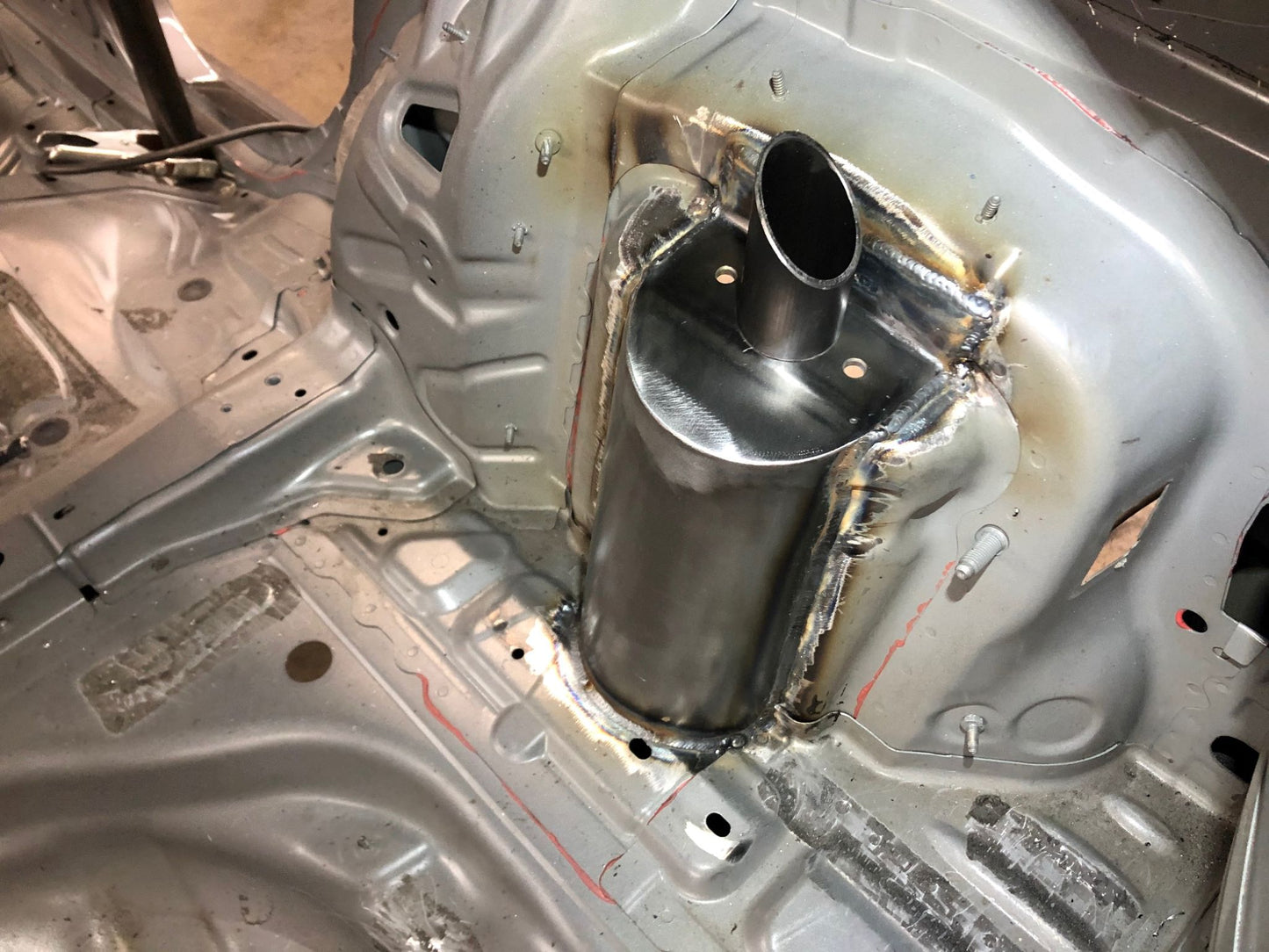Verstevigde topmounts of ingelaste camberplaten voor camber verstelling