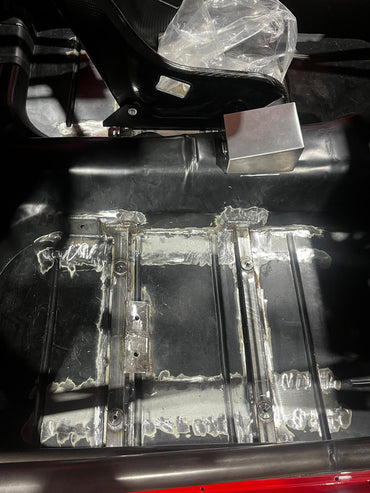 Inlassen van montage punten voor stoelframes volgens FIA regelementen