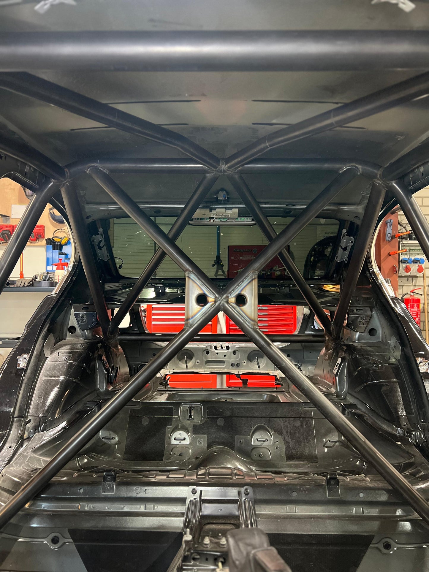 BMW E90 3er-Reihe (2005-2012) – FIA/KNAF-zertifizierter Überrollkäfig